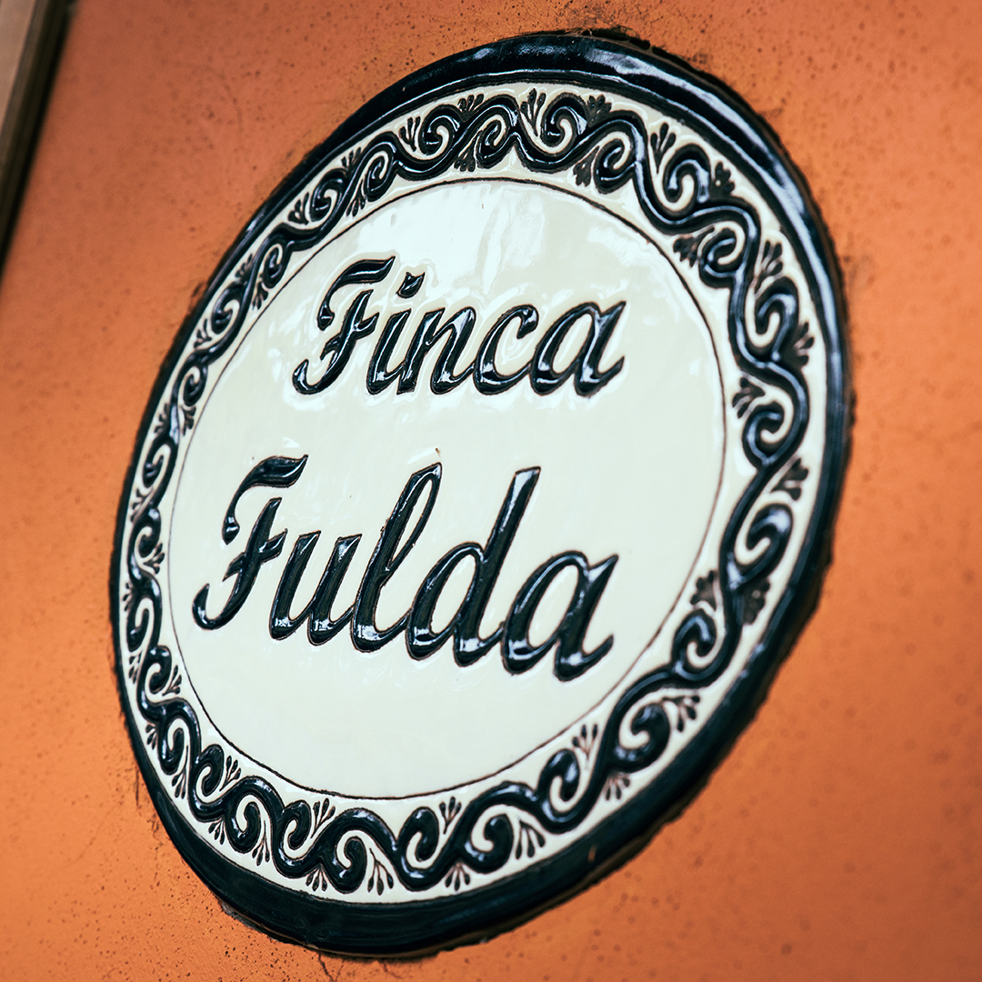 Schild mit Aufschrift Finca Fulda auf der Kaffeefarm in Mexiko