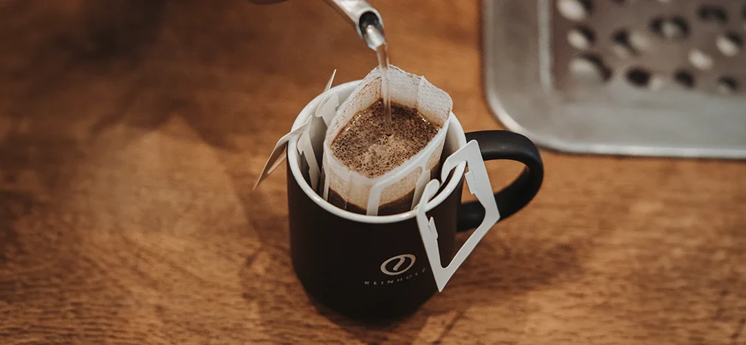 Kaffee für unterwegs: Frischer Filterkaffee ohne Maschine
