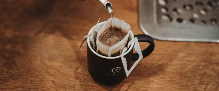 Kaffee für unterwegs: Frischer Filterkaffee ohne Maschine