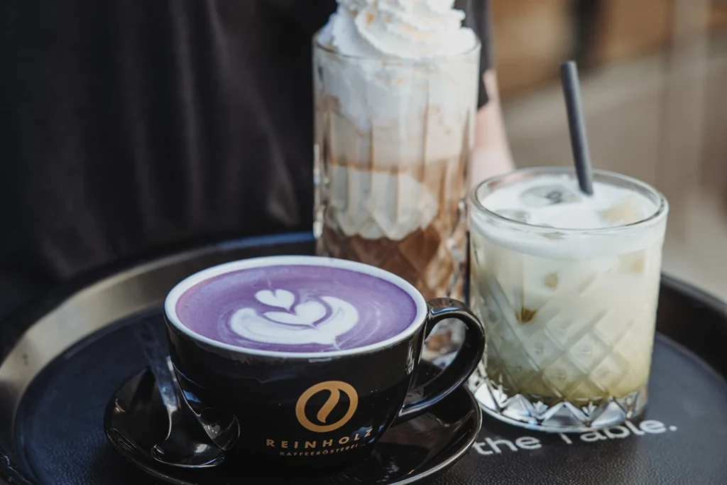 Sommerliche Getränkespezialitäten im Reinholz Café am Buttermarkt in Fulda.