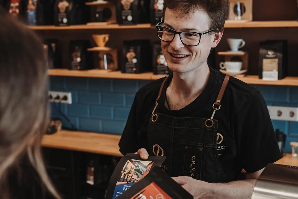 Persönliche Kaffeeberatung im Reinholz Kaffeeladen im Steinweg in Fulda.