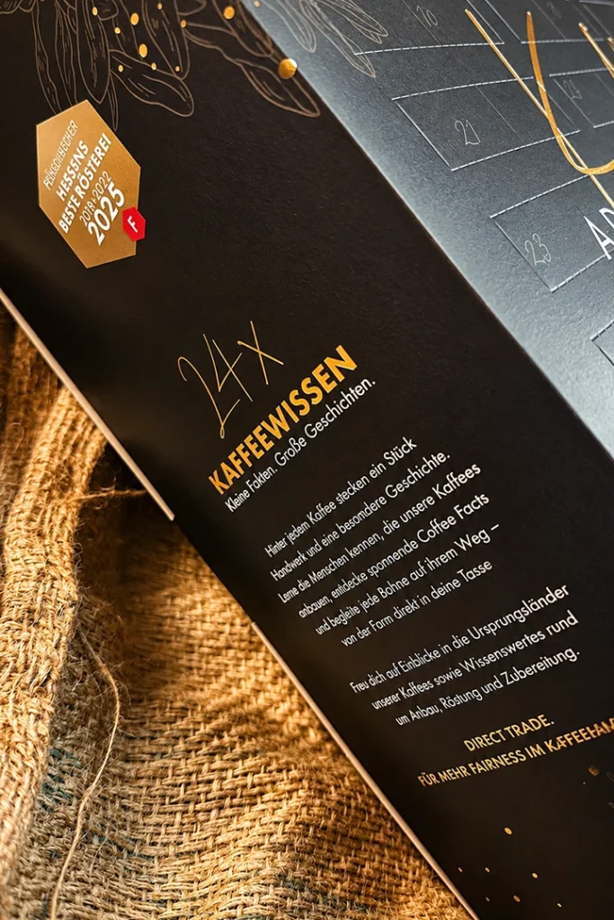 Seite des Reinholz Kaffee-Adventskalenders 2026 mit Informationen zu 24 Kaffees und Kaffeewissen